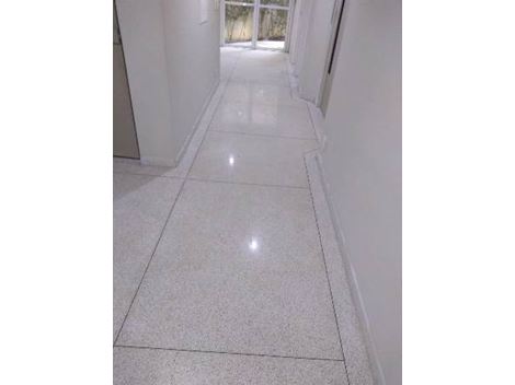 Serviço de Polimento de Mármore na Estação Marechal Deodoro