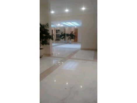 Mármore branco piguês  polido e impermeabilizado