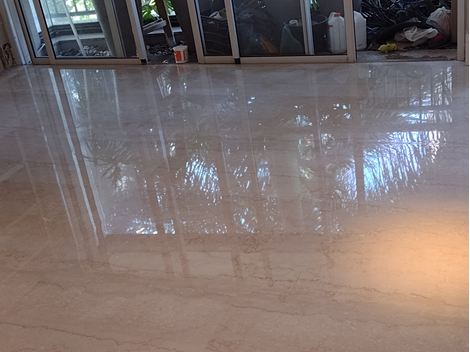 Polimento mármore em pinheiros 